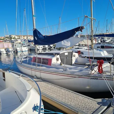 Bateau-hôtel Hébergement Insolite Sur Voilier *